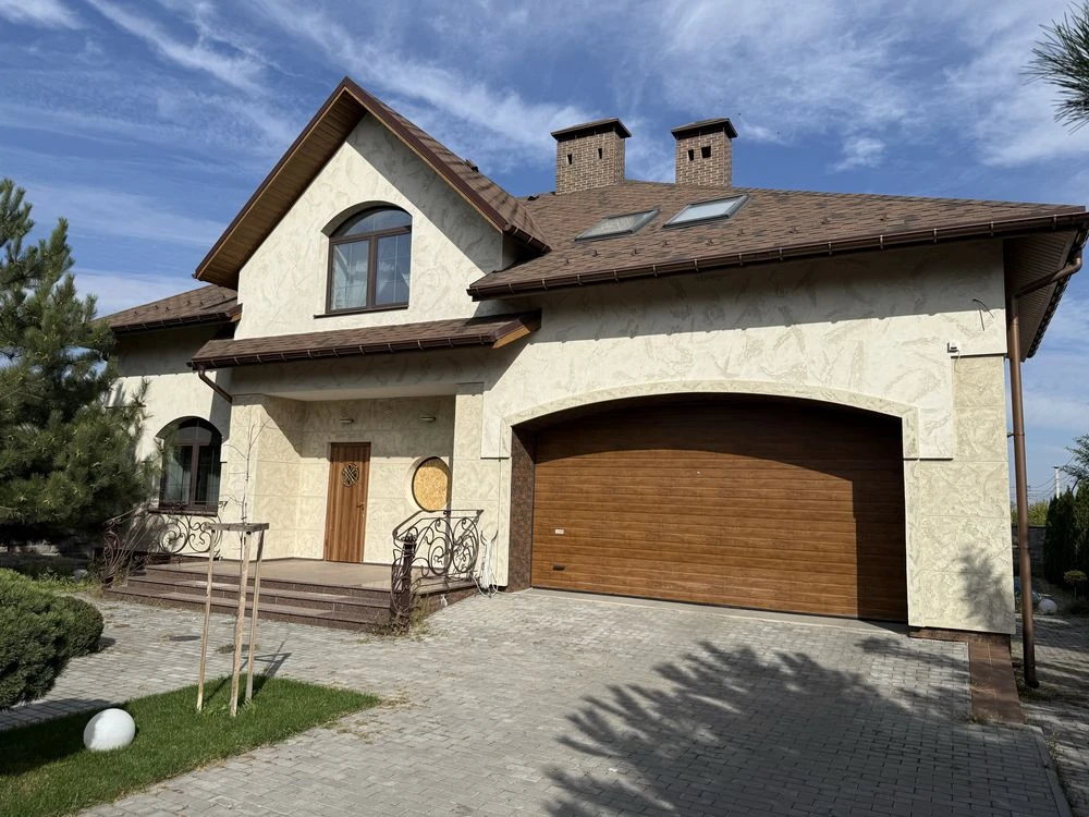 Продається чуйний будинок у Ц.Селі на Перегоні.Басейн.Скважина