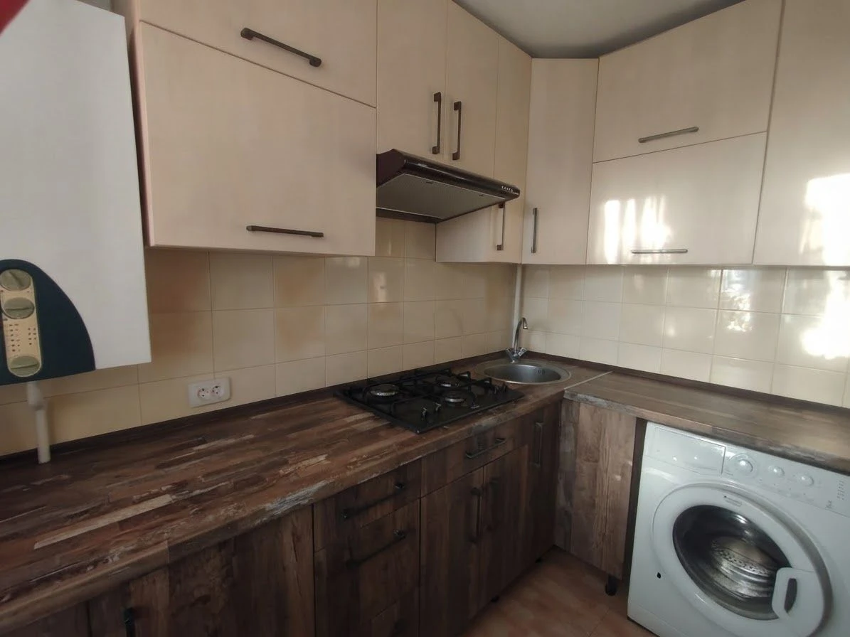 For sale 2-room apartment, Khimmistetcha, with independent heating
