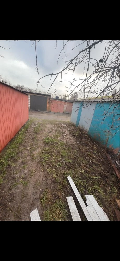 Продам місце під гараж