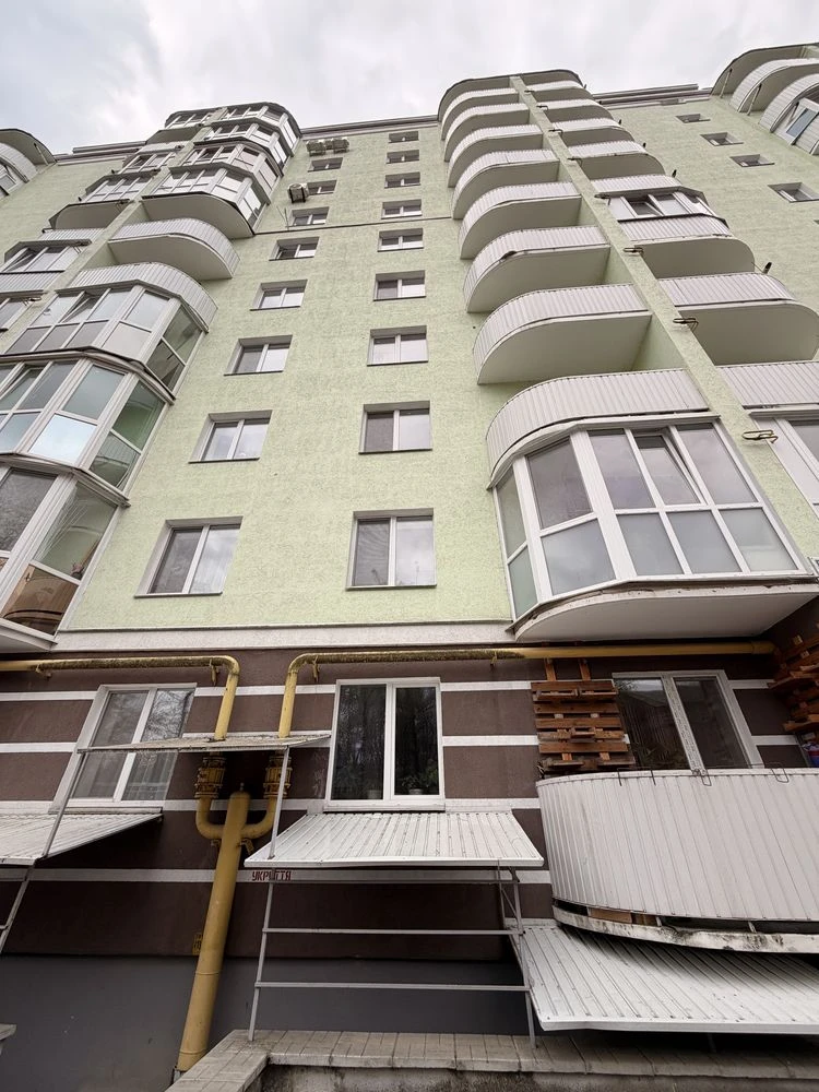 Продам 3-кімнатну квартиру в новому будинку