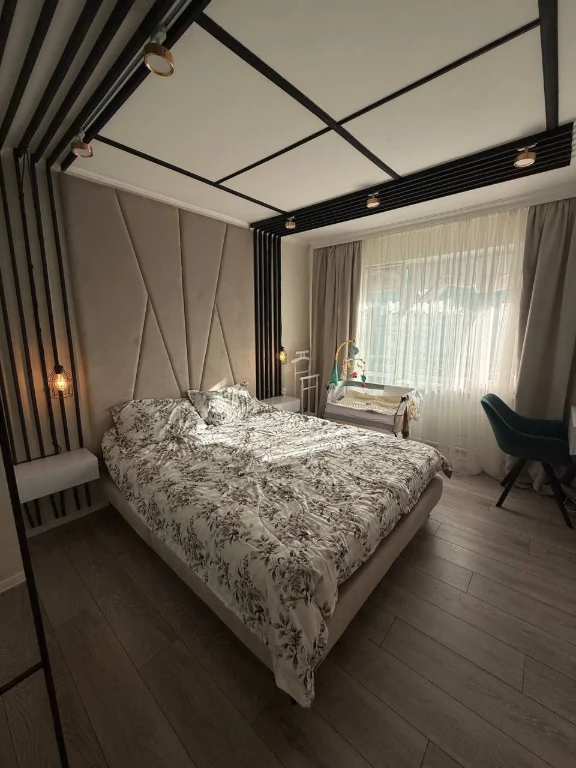 For sale 3-room apartment with renovation in the area of Krito Ryn