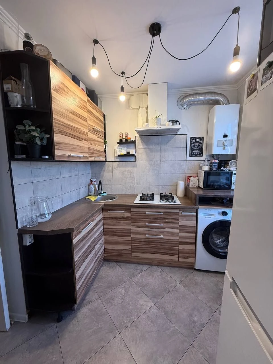 Продается 3-комнатная квартира с ремонтом в районе Критого рынка