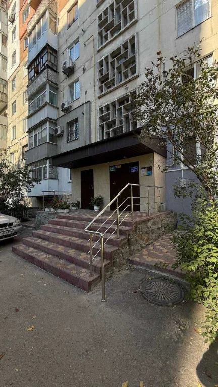 Sale of a 2-room apartment in Bogdan Khmelnytsky Square