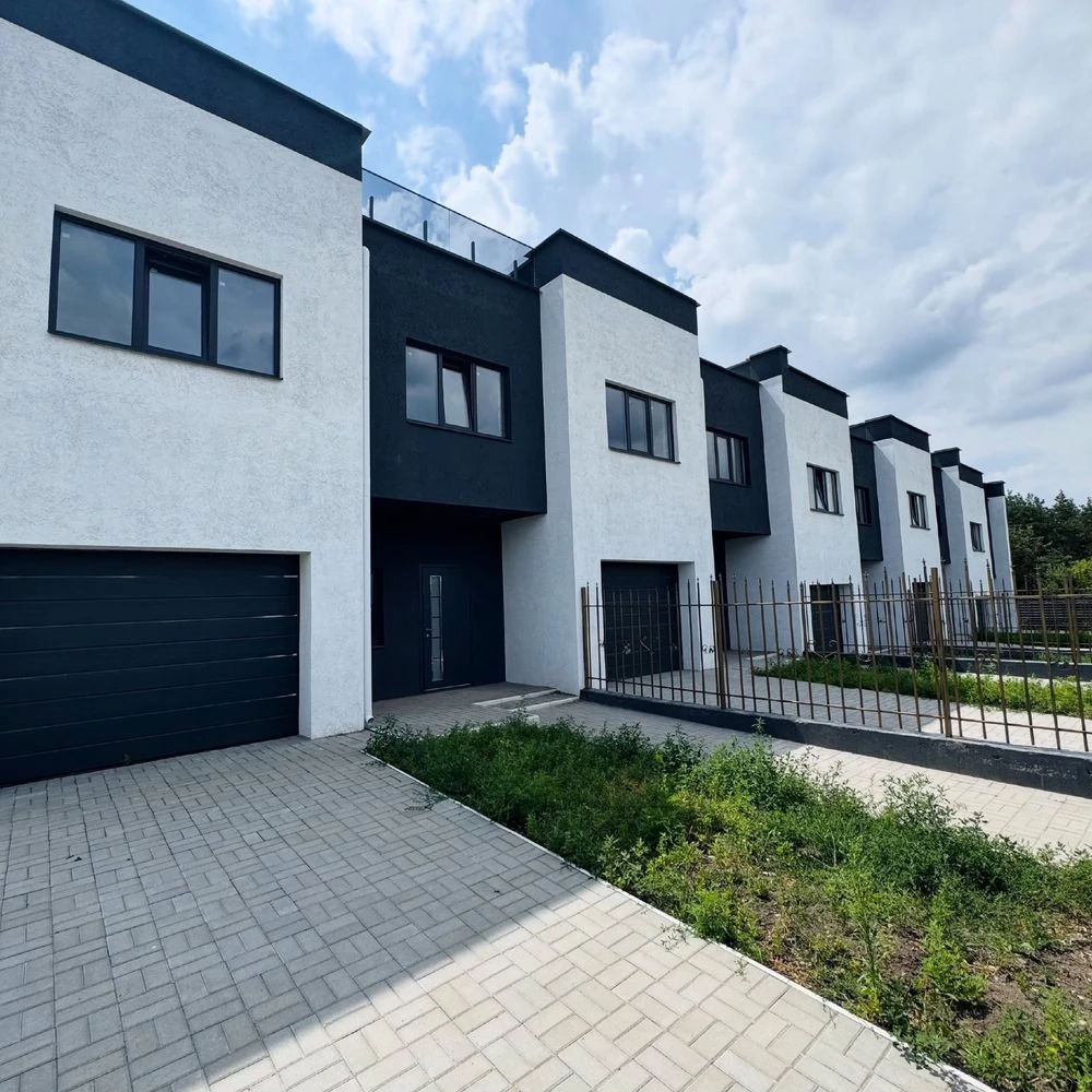 Sale of townhouses at the beginning of LisoParkova