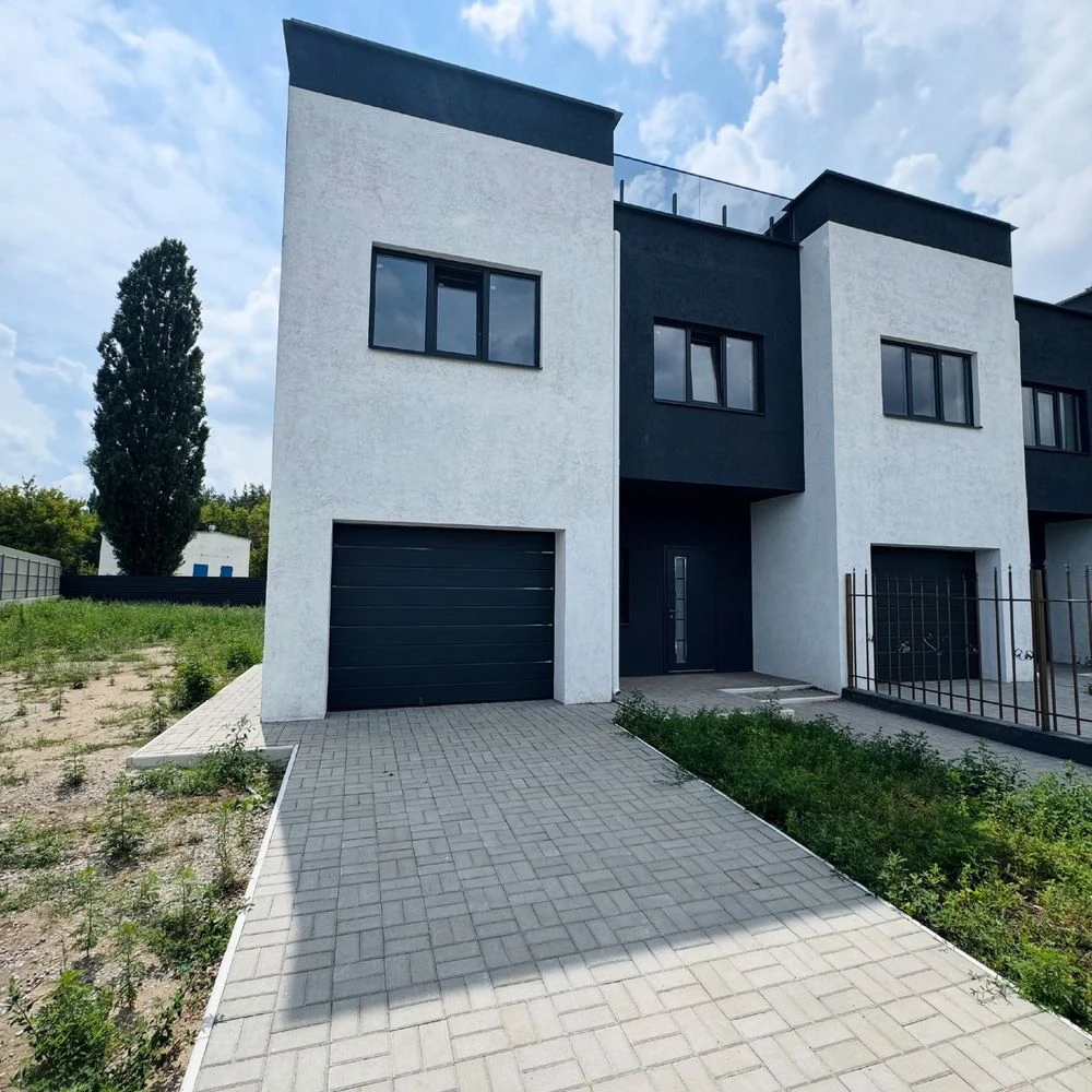 Sale of townhouses at the beginning of LisoParkova