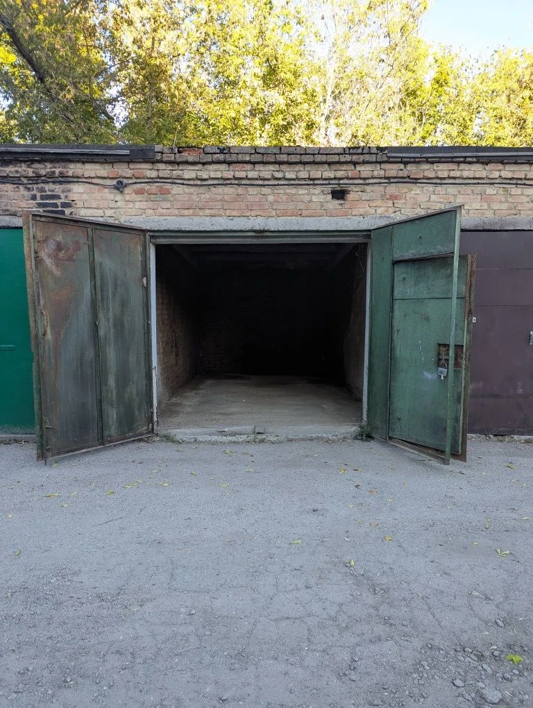 Продам гараж по вул. Соборна 7 в гаражному кооперативі.