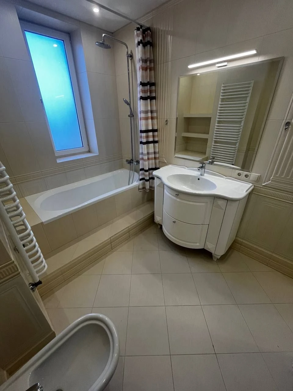For Sale 3-room new building Enthusiasts Main