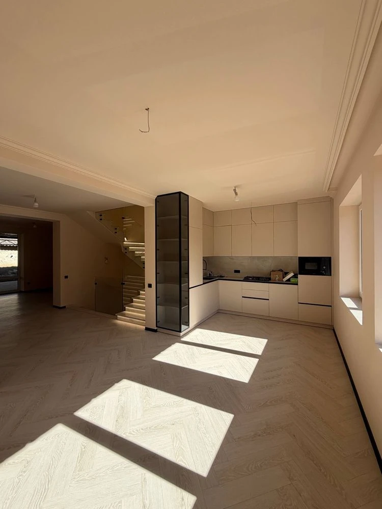 Sale of house (townhouse) with renovation RESEARCH STATION