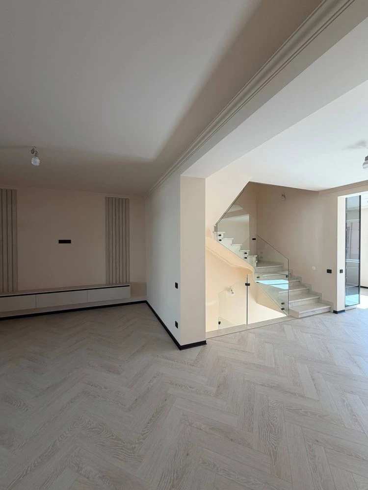 Sale of house (townhouse) with renovation RESEARCH STATION