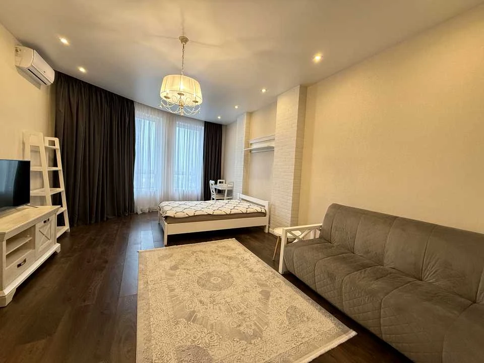 Apartment. Kyiv, Mykhoyl Mykhnovs'kyy boulevard.