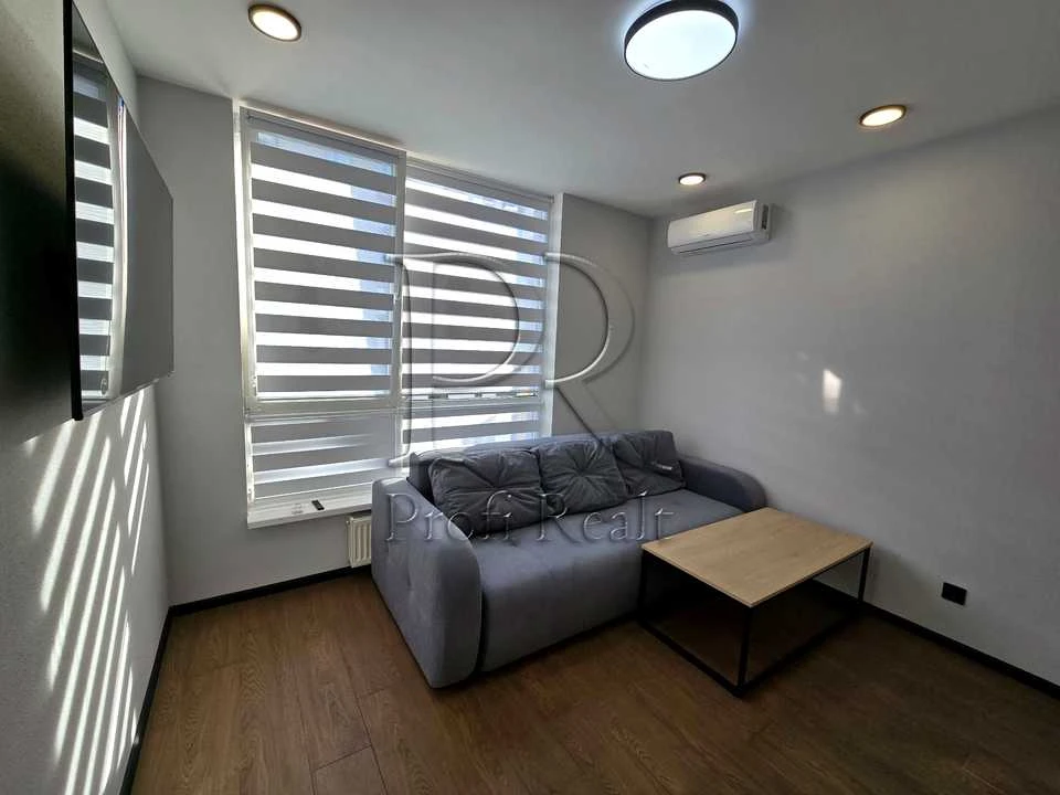 Apartment. Kyiv, Salutna St.
