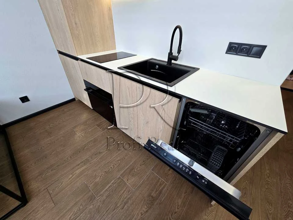 Apartment. Kyiv, Salutna St.