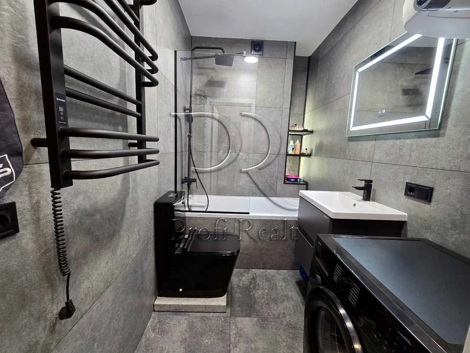 Apartment. Kyiv, Salutna St.