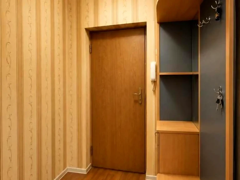 Rent 2-room apartment 45 sq m, 2nd floor.
