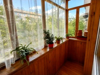Оренда квартири 2-кімн. 45 м² 2/5 пов.