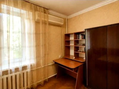 Оренда квартири 2-кімн. 45 м² 2/5 пов.