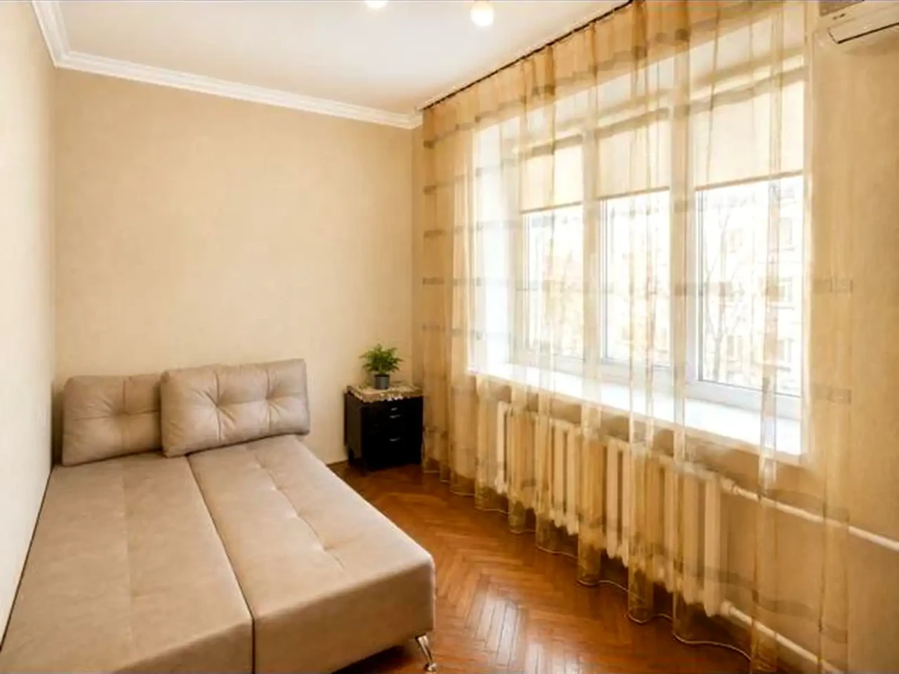 Оренда квартири 2-кімн. 45 м² 2/5 пов.