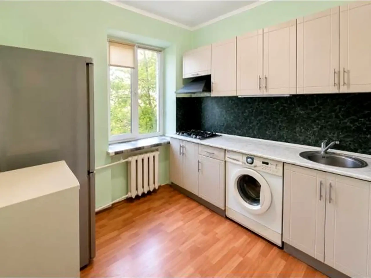Оренда квартири 2-кімн. 45 м² 2/5 пов.
