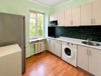 Оренда квартири 2-кімн. 45 м² 2/5 пов.