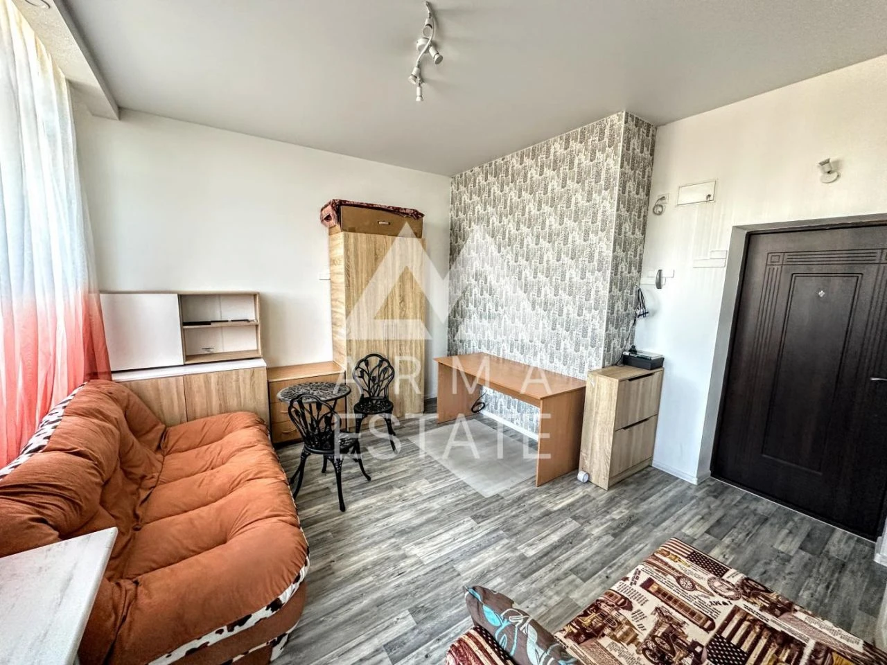 I am renting a one-room apartment (28 sq m) in Kyiv, Дніпровський район