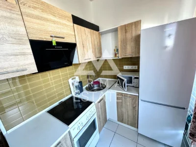 I am renting a one-room apartment (28 sq m) in Kyiv, Дніпровський район