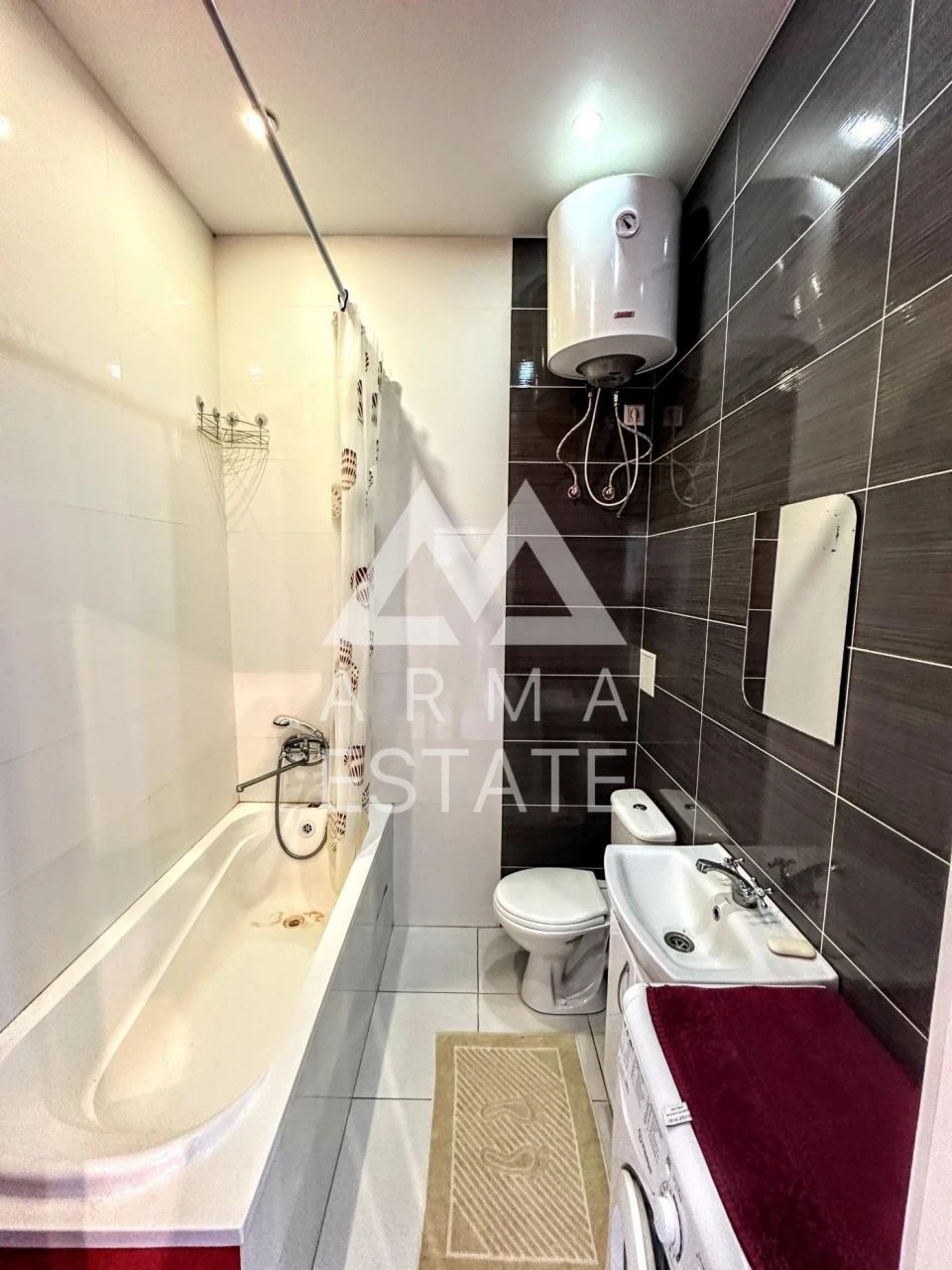 I am renting a one-room apartment (28 sq m) in Kyiv, Дніпровський район