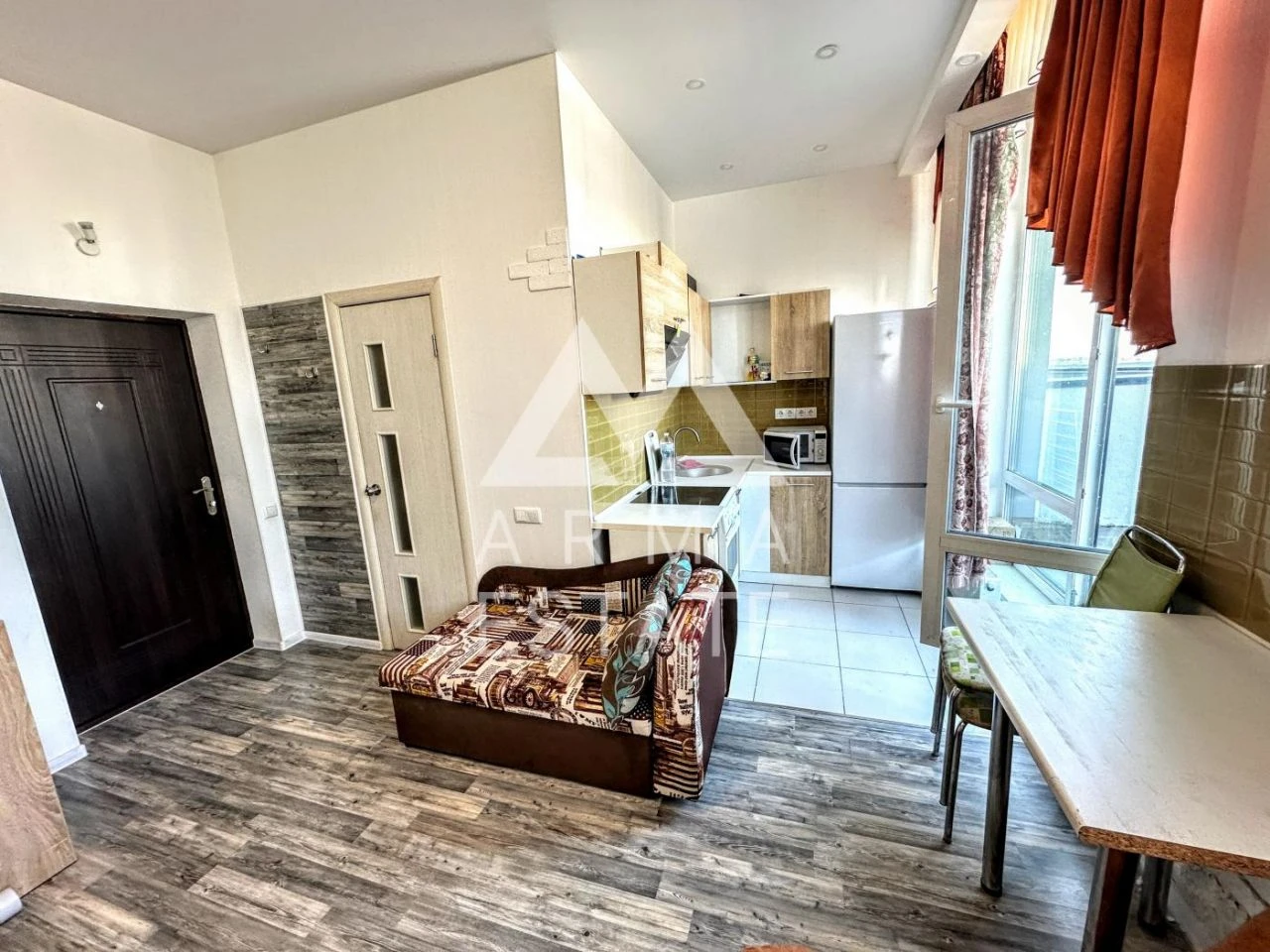 I am renting a one-room apartment (28 sq m) in Kyiv, Дніпровський район
