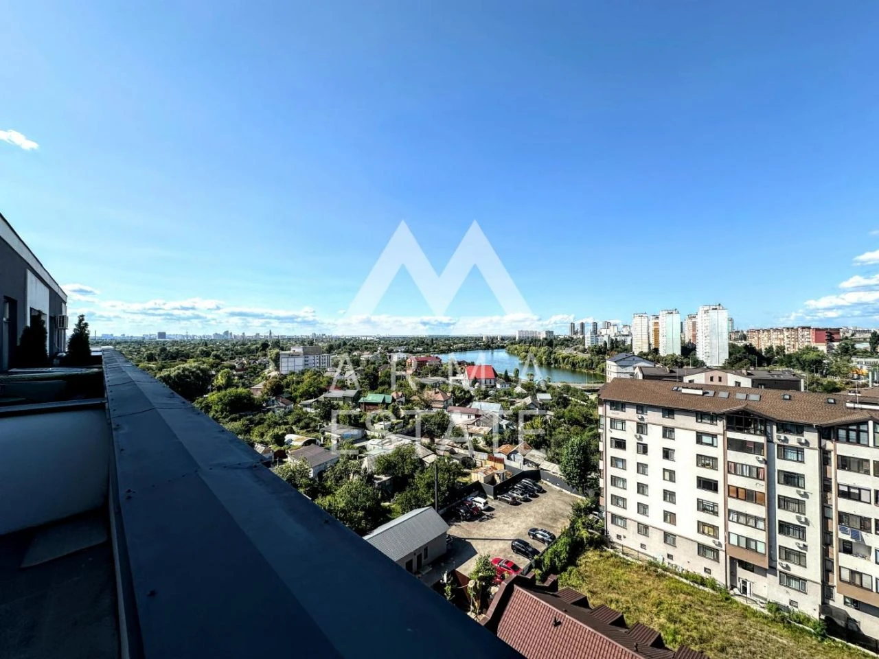 I am renting a one-room apartment (28 sq m) in Kyiv, Дніпровський район