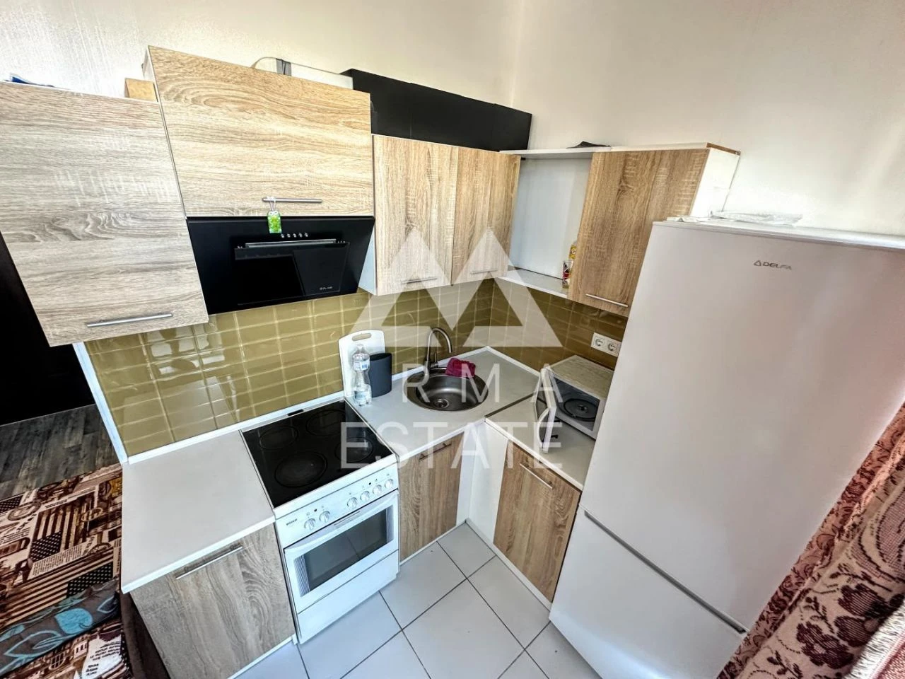 I am renting a one-room apartment (28 sq m) in Kyiv, Дніпровський район