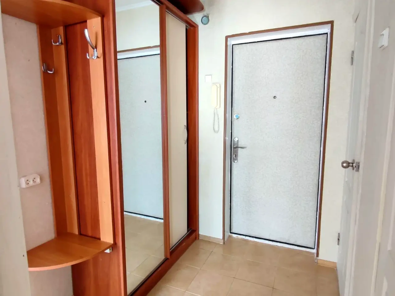 Rent 1-room apartment 35 sq m 6/9 floor.