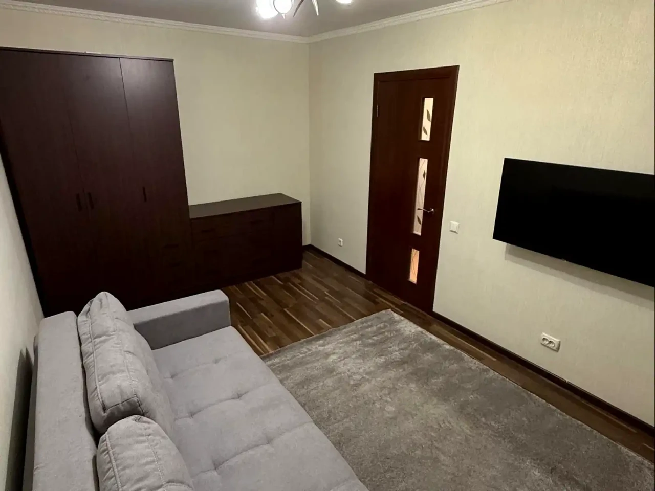 Оренда квартири 1-кімн. 30 м² 1/9 пов.