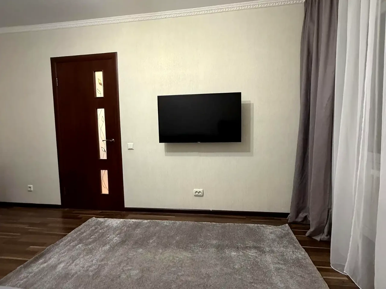 Оренда квартири 1-кімн. 30 м² 1/9 пов.