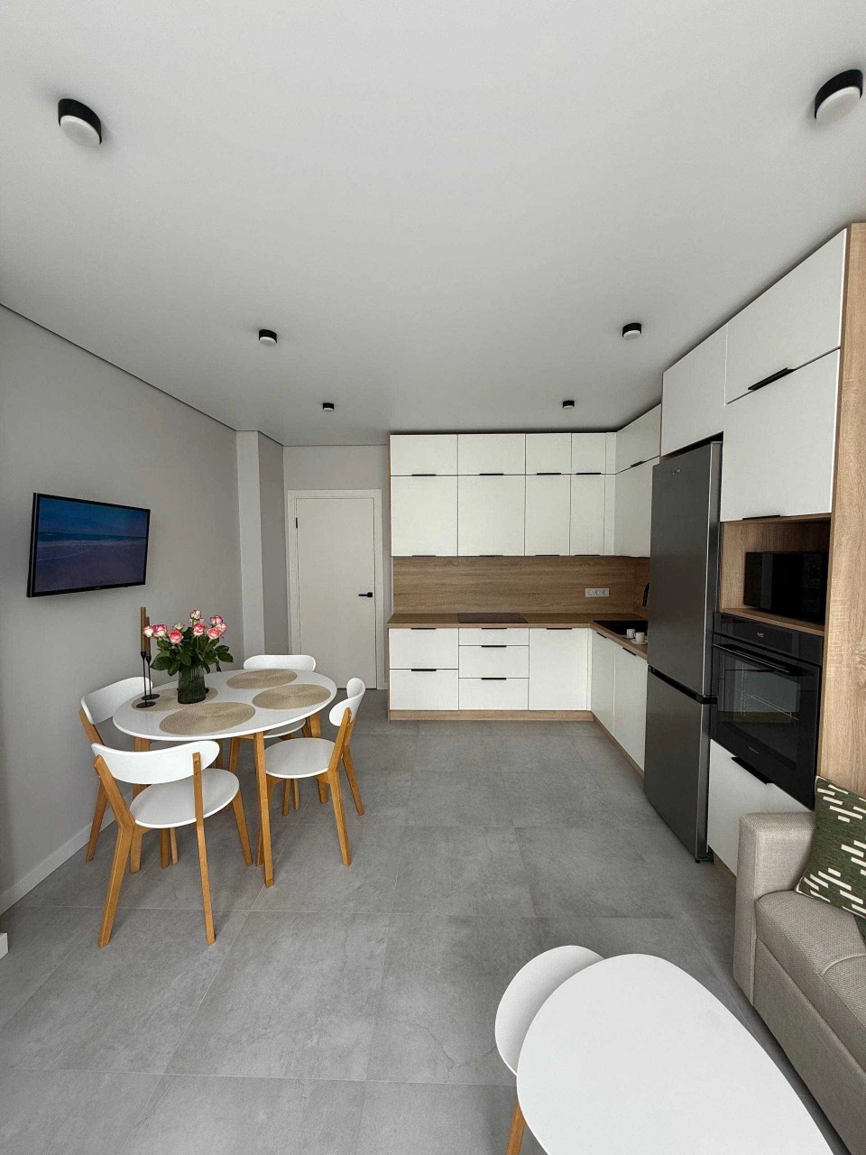 Sale of a spacious one-room apartment with a studio kitchen at
