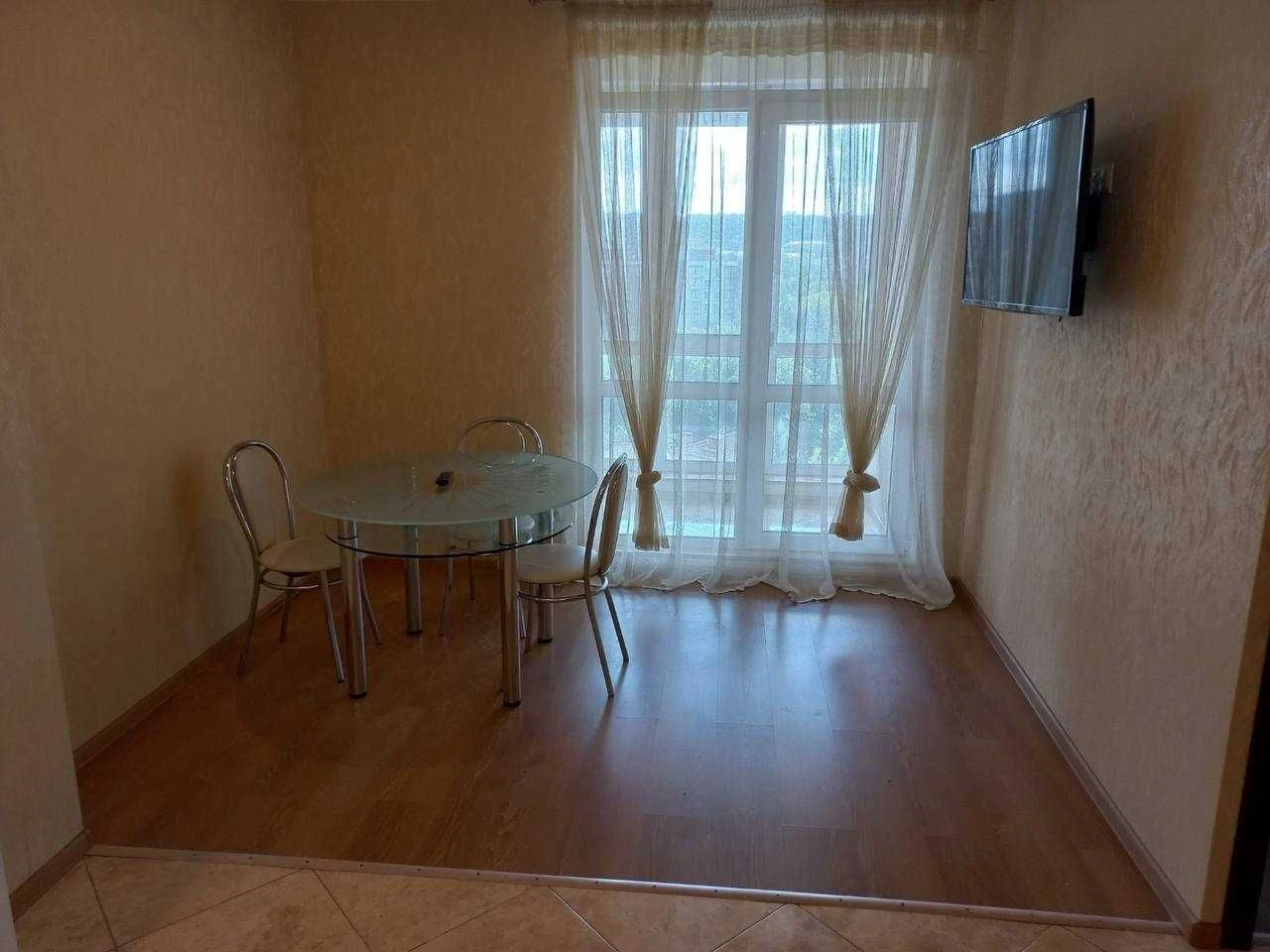 Продаж 1-кімнатної квартири з ремонтом 53м2 по вул. Липинськ