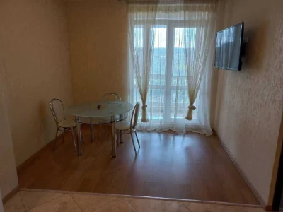 Продаж 1-кімнатної квартири з ремонтом 53м2 по вул. Липинськ