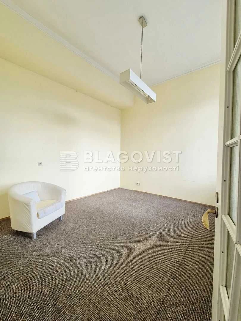Sale of a unique two-level apartment with a view of the city center