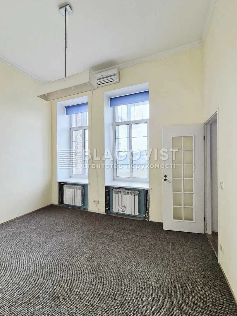 Sale of a unique two-level apartment with a view of the city center