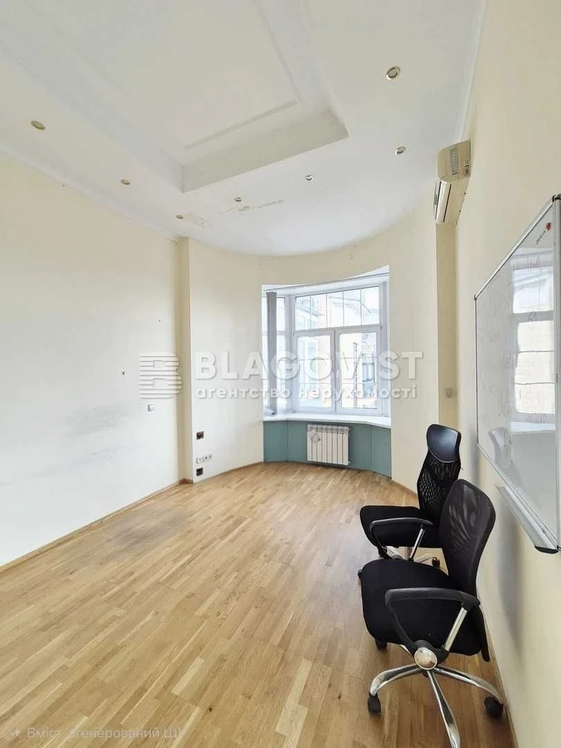Sale of a unique two-level apartment with a view of the city center