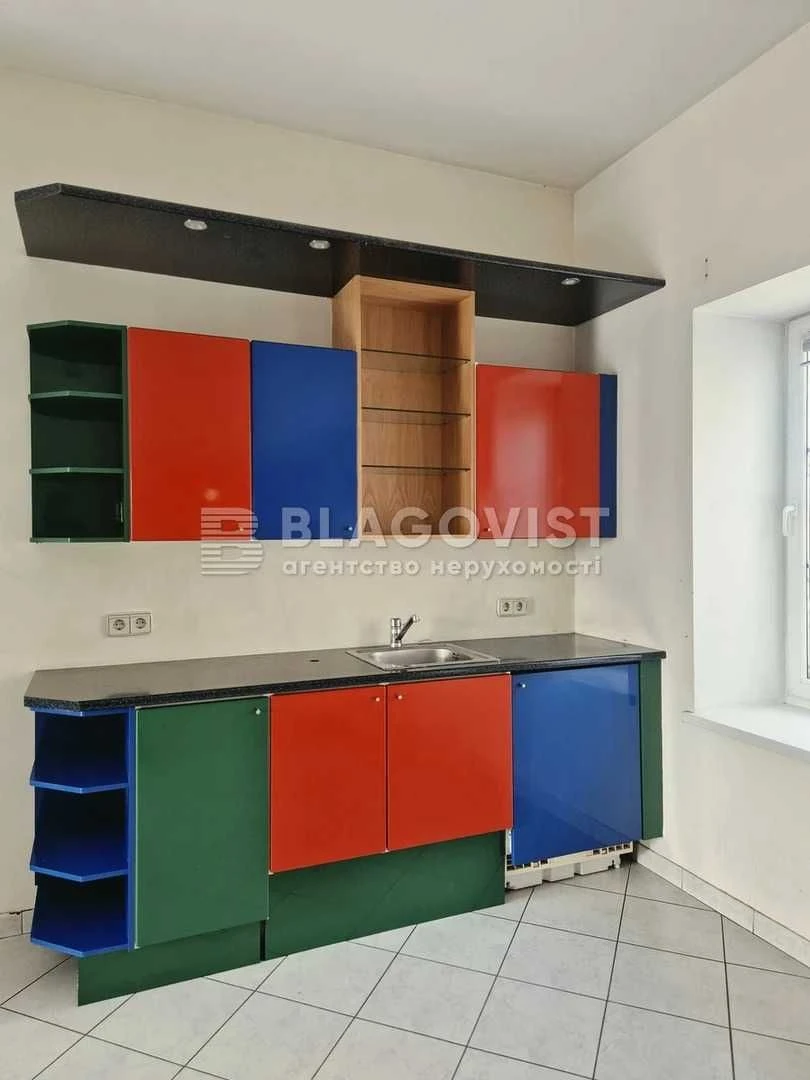 Sale of a unique two-level apartment with a view of the city center