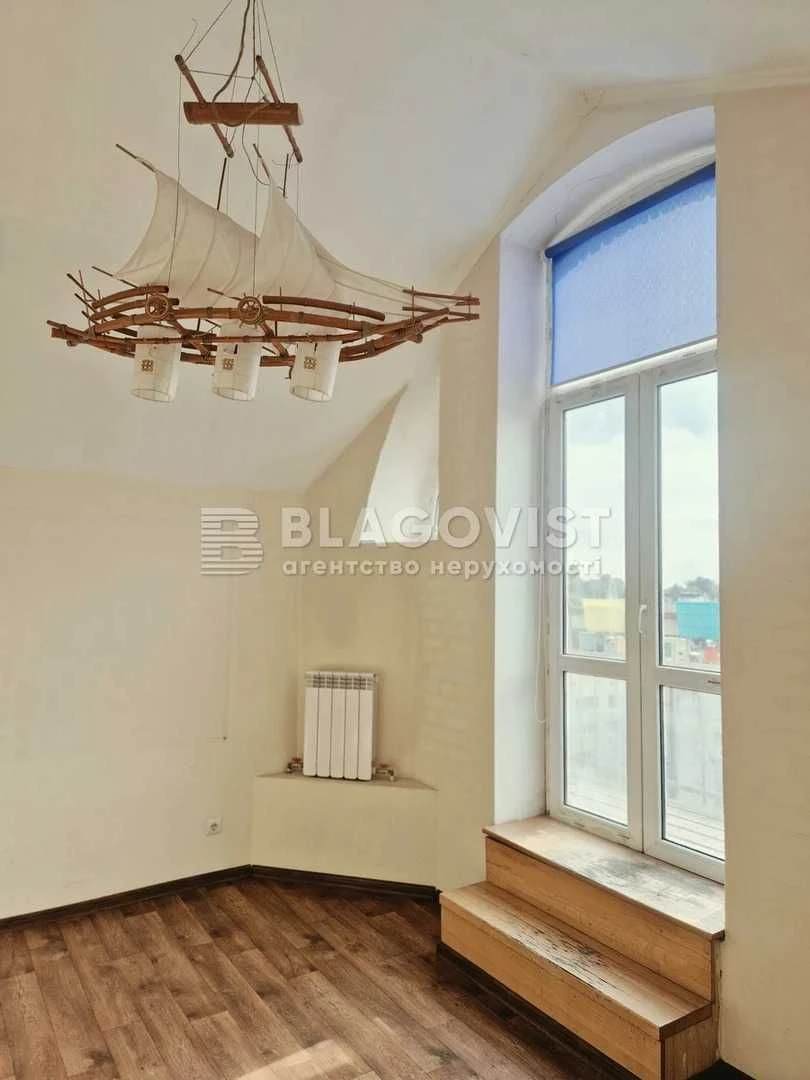 Sale of a unique two-level apartment with a view of the city center