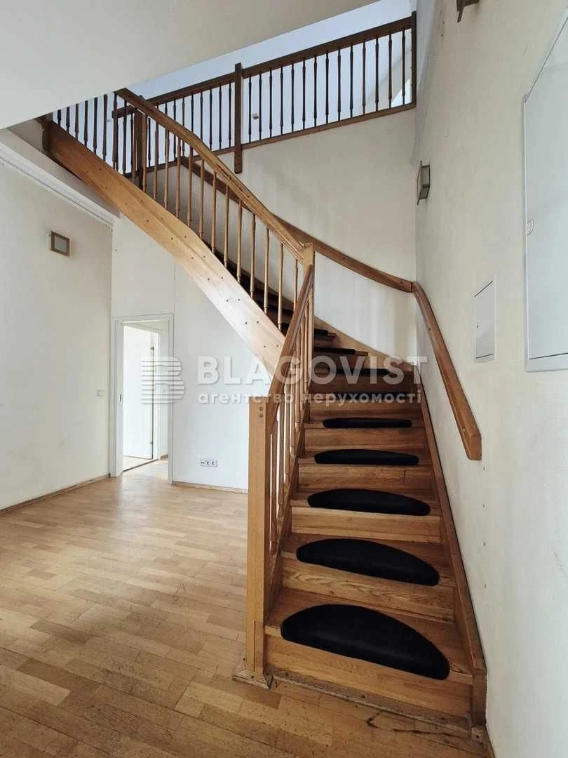 Sale of a unique two-level apartment with a view of the city center