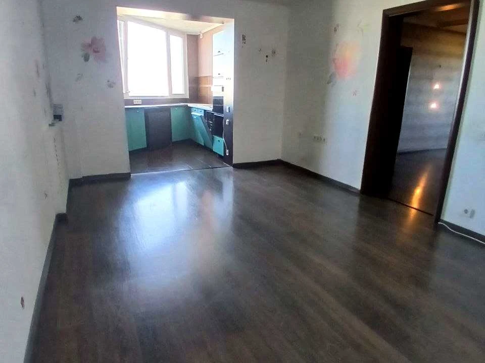 Apartment. Kyiv, Raduzhsky St.