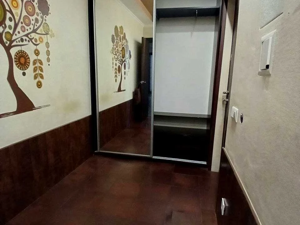 Apartment. Kyiv, Raduzhsky St.