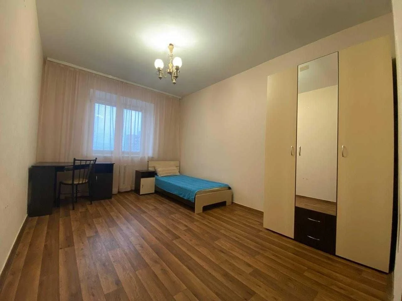 Трехкомнатная ПОЗНЯКИ ХАРЬКОВСКИЙ Вишняковская 13а 96м2