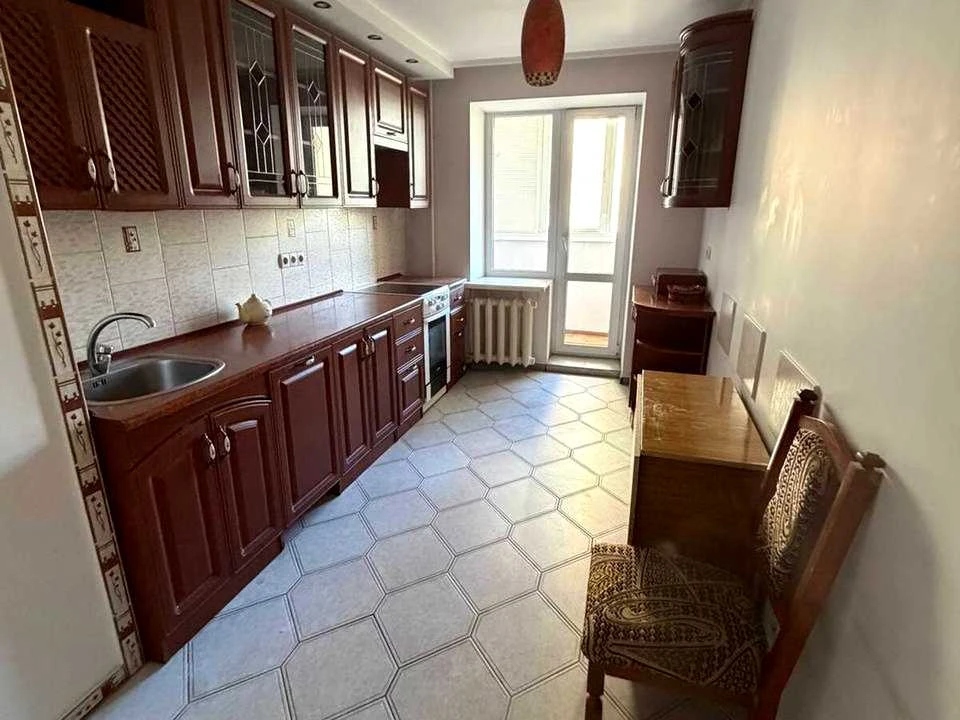Apartment. Kyiv, Beryesteysk Street.