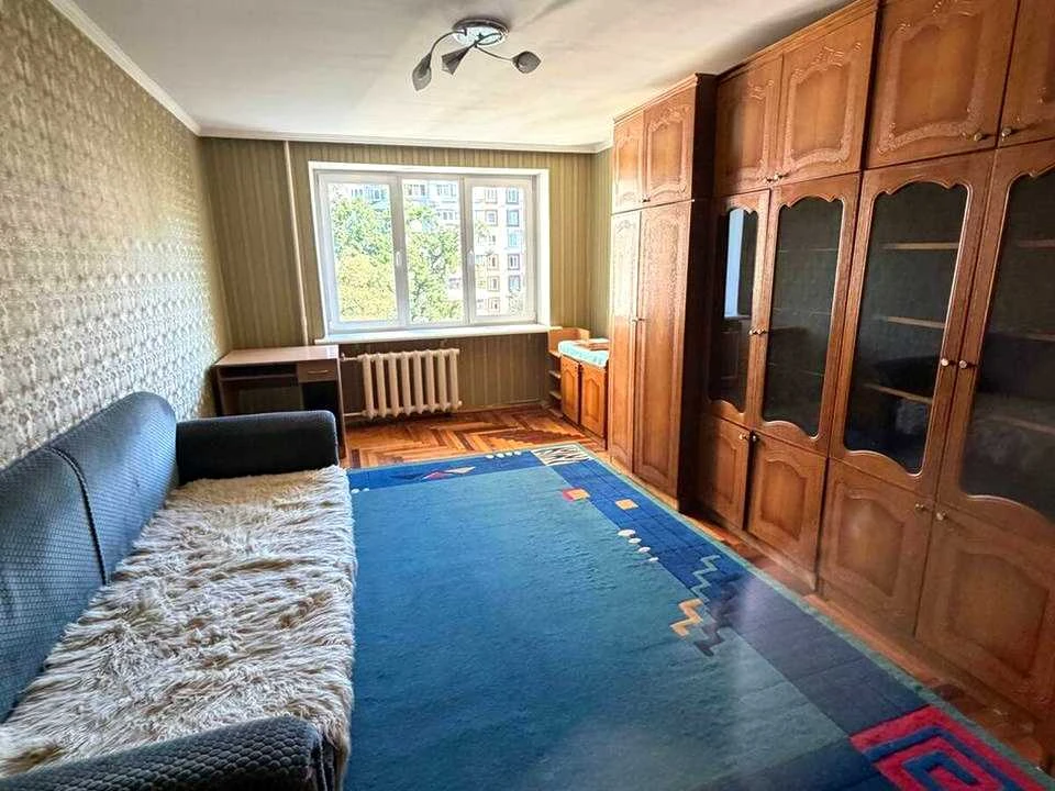 Apartment. Kyiv, Beryesteysk Street.