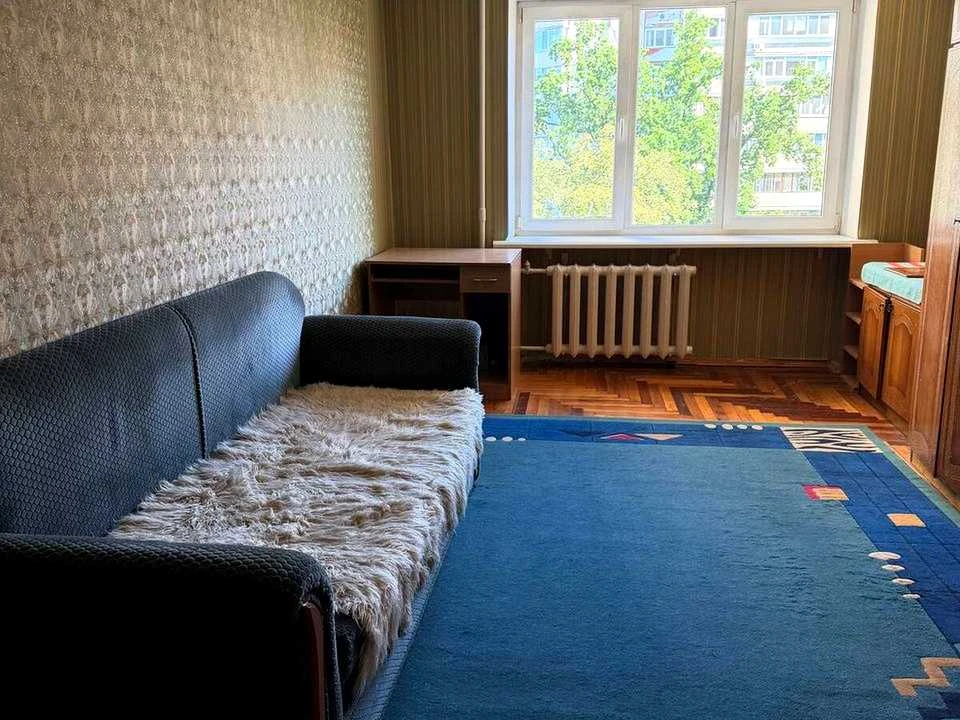 Apartment. Kyiv, Beryesteysk Street.