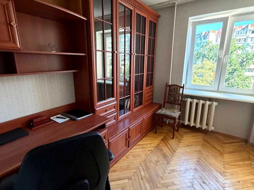 Apartment. Kyiv, Beryesteysk Street.