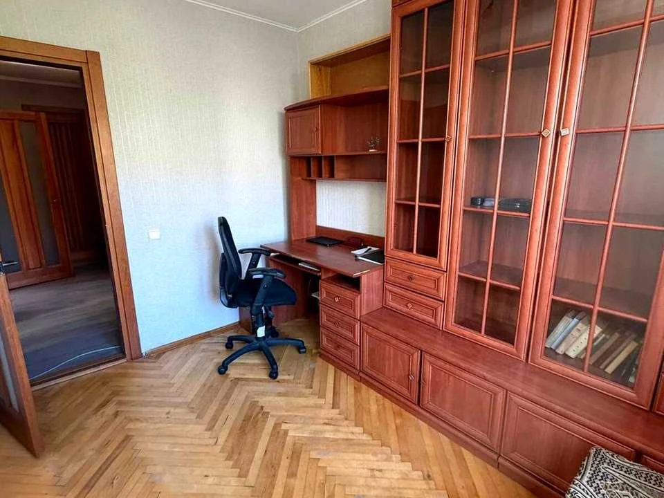 Apartment. Kyiv, Beryesteysk Street.