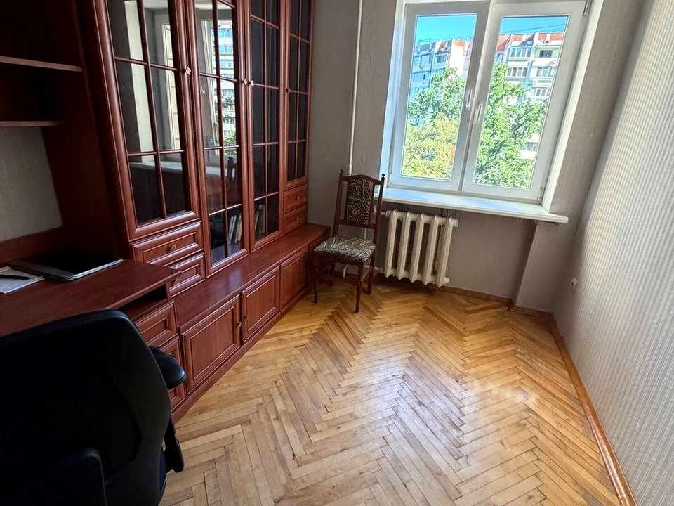 Apartment. Kyiv, Beryesteysk Street.